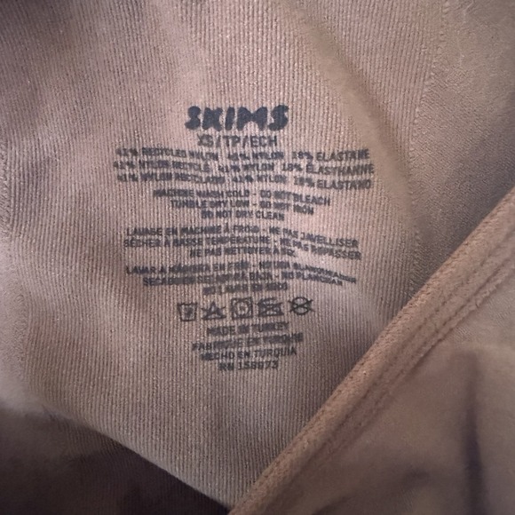 SKIMS Seamless Sculpt Scoop Neck Thong Body Suit Size XS Jasper Brown NWOT $70 - Picture 2 of 7